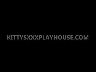 Kittysxxxplayhouse.com ngắn quần short đến poundout