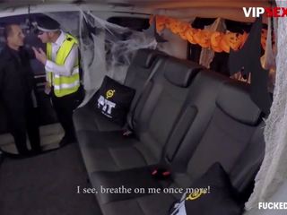 Fuckedintraffic - halloween gelsomino jae tettona inglese polizia donna hardcore scopata in il auto - vipsexvault