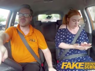 Pekeng driving paaralan beguiling redhead fucks sa sasakyan