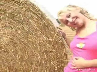 Adolescente nena consigue follada dentro la campo