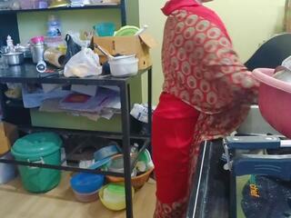 私の bhabhi 挑発的 と 私 ファック 彼女の で キッチン いつ 私の 兄 ました しない で ホーム