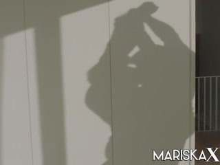 Mariskax gros seins latine trentenaire mariska baisée par son adolescent